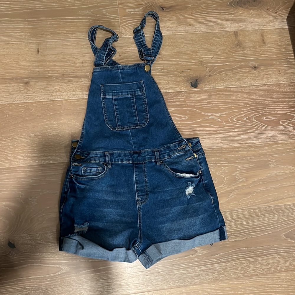 Fashion nova overalls